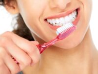 Caring for Braces: Embracing Effective Cleaning, Thoughtful Eating, and Comfort Management